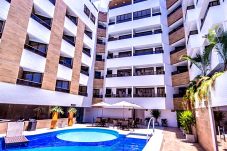 Apartamento em João Pessoa - GOLDFLAT CABO BRANCO | Lateral com Varanda