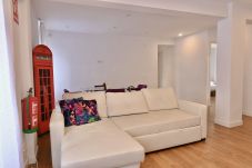 Apartamento em Madrid - MADRID RIO - PALACIO REAL- HOSPITAL 12 OCTUBRE -3 ROOMS - 2 BATHROOMS