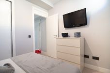 Apartamento em Madrid - M (JMC 5) BERNABEU R. MADRID STADIUM APARTMENT 1 ROOM 2 PAX PARKING  - MADRID BUSINESS CENTER