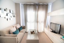 Apartamento em Madrid - M (JMC 5) BERNABEU R. MADRID STADIUM APARTMENT 1 ROOM 2 PAX PARKING  - MADRID BUSINESS CENTER