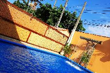 Casa em Bertioga - Casa linda com Piscina e Jogos, pertinho da Praia