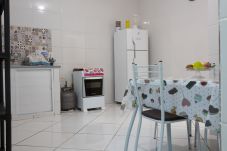 Apartamento em Cabo Frio - Casa com WiFi e excelente localização em Cabo Frio