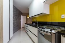 Apartamento em Rio de Janeiro - Agradável na Barra da Tijuca |Rua da praia| LC703