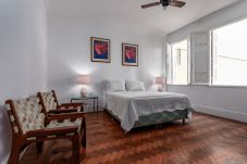 Apartamento em Rio de Janeiro - Vista para o mar, 50 metros da praia | BI701