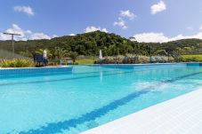 Apartamento em Ubatuba - Apto beira mar c Wi-Fi na Praia Grande, Ubatuba/SP