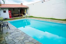 Casa em Bertioga - Casa linda com Piscina e Churrasqueira em Bertioga