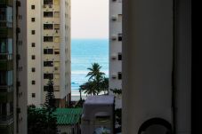 Apartamento em Guarujá - Ótimo Apto a 200m - Praia das Pitangueiras/Guarujá