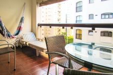 Apartamento em Guarujá - Ótimo Apto a 200m - Praia das Pitangueiras/Guarujá