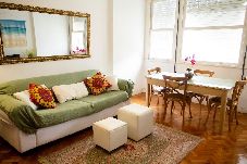 Apartamento em Rio de Janeiro - FER504| Quarto e sala espaçoso no Leblon