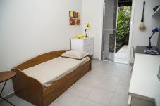 Apartamento em Rio de Janeiro - ALM104| 2 quartos com área externa no Leblon