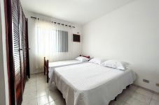 Apartamento em Peruíbe - Apto c WiFi a 400 metros da Praia de Peruíbe/SP 