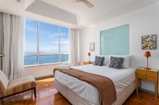 Apartamento em Rio de Janeiro - Vista para a praia de Copacabana | A1103