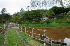 Casa em Natividade da Serra - Chácara à beira do lago em Natividade da Serra/SP