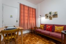 Apartamento em Rio de Janeiro - Aconchego em Copa | Decoração clássica | BR911 