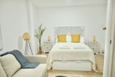 Estúdio em Madrid - Encantador Estudio con Cama Doble y Sofá Cama, Patio Compartido MPE35D