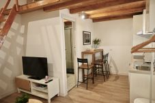 Estúdio em Madrid - Encantador Estudio con Cama en Mezanine y Patio Compartido MPE35E