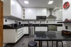 Apartamento em Rio de Janeiro - Sofisticado ideal para famílias em Botafogo | PB202B