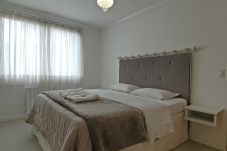 Apartamento em Gramado - 3 Suítes no Centro de Gramado (500m da R Coberta