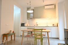 Apartamento em Madrid -  Encantador apartamento de 2 dormitorios : Experimenta la auténtica vida madrileña en tu propio espacio