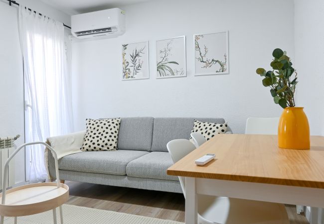 Apartamento em Madrid - Linda Vivienda de tres dormitorios en Vallecas PEI444B