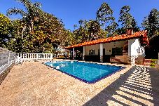 Casa em Itapevi - Casa de campo com Wi-Fi, piscina e churrasqueira