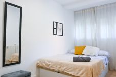 Apartamento em Madrid - Acogedor apartamento  de tres dormitorios  con balcón en Villaverde  