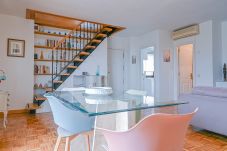 Apartamento em Madrid - M (PAT132) Dúplex Ático con Espectaculares Vistas al Parque en Tetuán