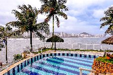 Apartamento em Guarujá - Apartamento moderno, frente para o mar com piscina