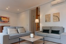 Apartamento em Madrid - Elegante y luminoso piso en el corazón de Chamberí: Con balcones y amplios espacios