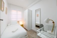 Apartamento em Madrid - Confort y Estilo en un Piso con Terraza y Cocina Equipada