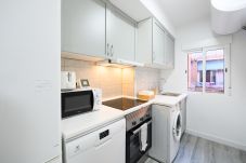 Apartamento em Madrid - Confort y Estilo en un Piso con Terraza y Cocina Equipada