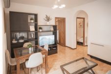 Apartamento em Madrid - Acogedor Piso de 3 Habitaciones con Balcón en Chamberí