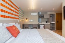 Apartamento em Rio de Janeiro - Acolhedor a Poucos Passos de Praia de Copacabana | Q7