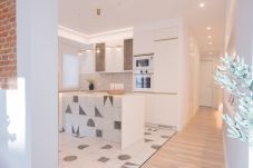 Apartamento em Madrid - Escápate al Encanto Urbano: Piso con Balcón y Espacios Modernos