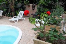 Rent by room in Caraguatatuba - Suíte 4 para PcD com piscina em Caraguatatuba