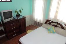 Rent by room in Caraguatatuba - Suíte 5 com piscina e wi-fi em Caraguatatuba