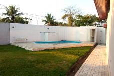 House in Peruíbe - Casa com lazer e a 200 m da praia em Peruíbe/SP