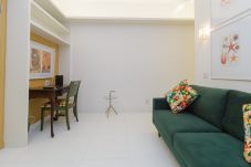 Apartment in Rio de Janeiro - NS202| Quarto e sala em copacabana 200m da praia