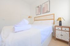 Apartment in Madrid - Cozy One Bedroom Apartment Ciudad Lineal