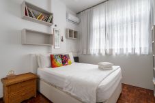 Apartment in Rio de Janeiro - 3 minutes from Leme beach | GRC701