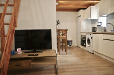 Studio in Madrid - Exquisito Estudio con Cama en Mezanine y Encantador Patio Compartido MPE35B