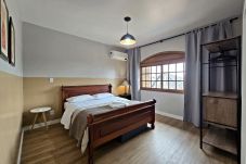 Apartment in Gramado - Apto 4 quartos (2 suítes), 130 m da R Coberta  Compartilhar  Salvos