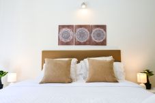 Apartment in Madrid - Style and Comfort in Delicias Apartment