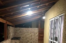 Chalet in Mairinque - Chalé bem equipado com lazer em cond. fechado