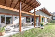 House in San Carlos de Bariloche - house in private neighborhood