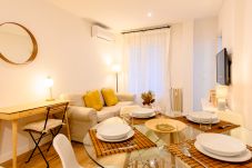 Apartment in Madrid - Bright Apartment with Balcony in the Heart of Moncloa