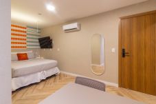 Apartment in Rio de Janeiro - Refuge a few steps from Copacabana Beach | Q15