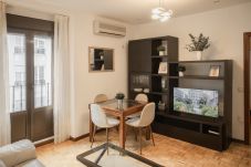 Apartment in Madrid - Cozy 3 Bedroom Apartment with Balcony in Chamberí