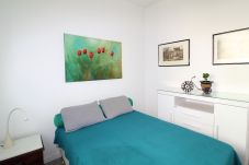 Habitación con cama matrimonial