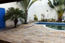 Casa en Peruíbe - Incrível casa com churrasq e piscina em Peruíbe 